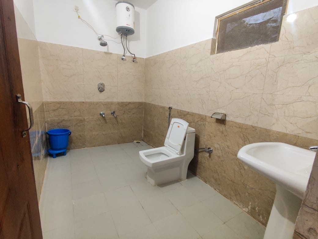 Clean and hygenic washrooms of Dream Trips homestay in Sankri village during kedarkantha trek